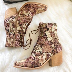 Jeffrey Campbell Elmcroft Tapestry boots size 8.5